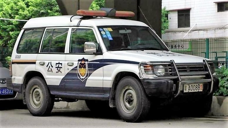 полицейский автомобиль в Китае