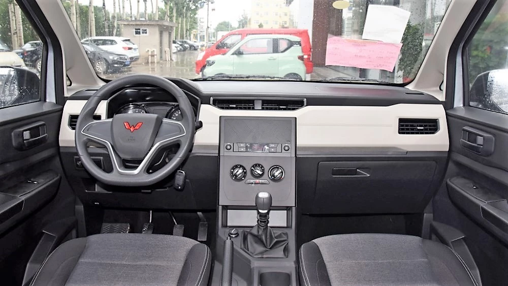 салон Wuling Journey