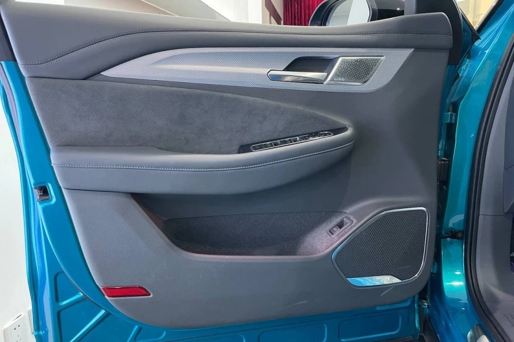 arcfox α-t салон