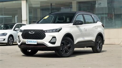 белый chery tiggo 7 pro с черной крышей