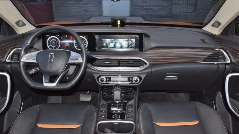 салон FAW T77 голографический помощник