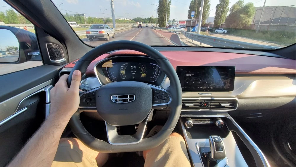 geely coolray салон