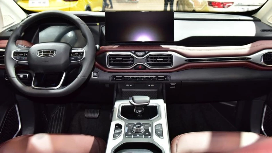 обновленный Geely Haoyue салон