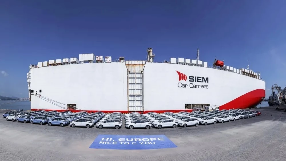 Geely начала поставки Geometry C в Беларусь и Израиль. В РФ их пока можно не ждать