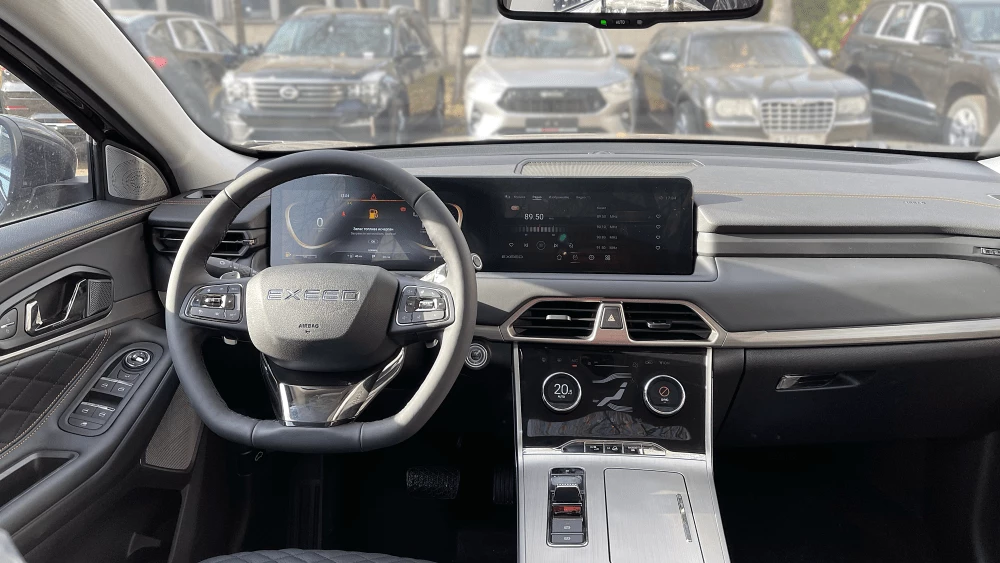 Exeed TXL салон