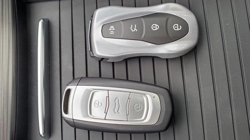 ключи Geely Atlas Pro и Geely Atlas