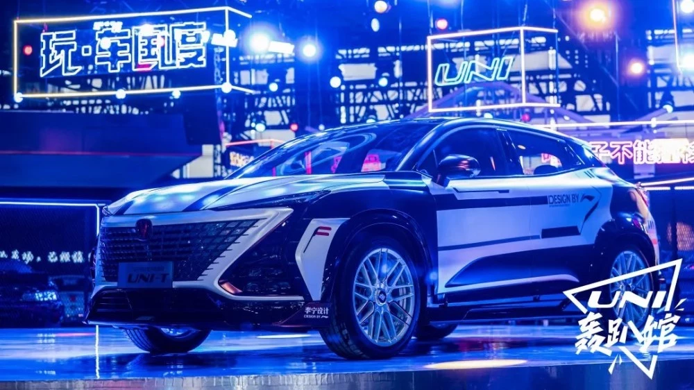 В спортивных ливреях. Changan показал «заряженный» Uni-T спортивный Changan Uni-T