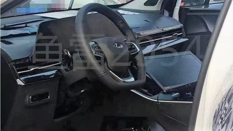 новый кроссовер chery X-C салон