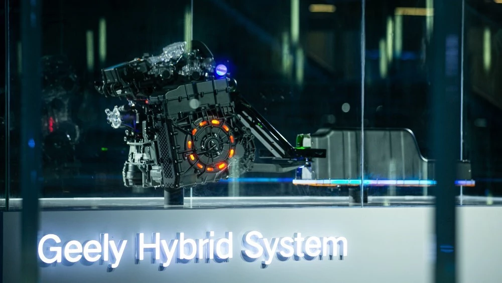 гибридная система Geely