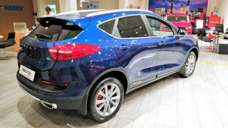 кроссоверы Geely
