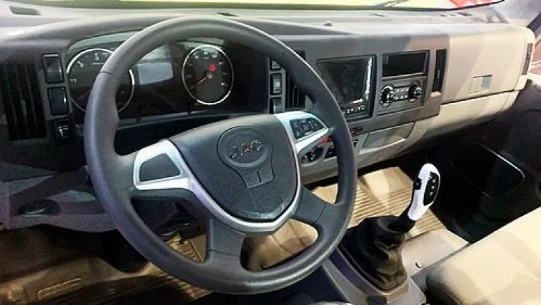 JAC N55 EV салон