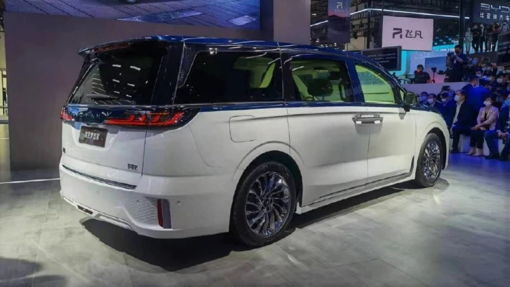 минивэн Voyah Гуанчжоу 2021