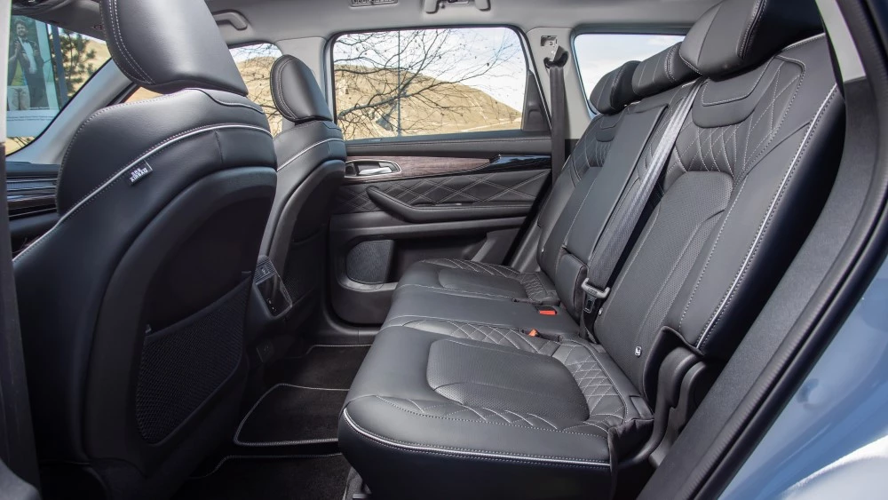 тест-драйв Exeed VX салон