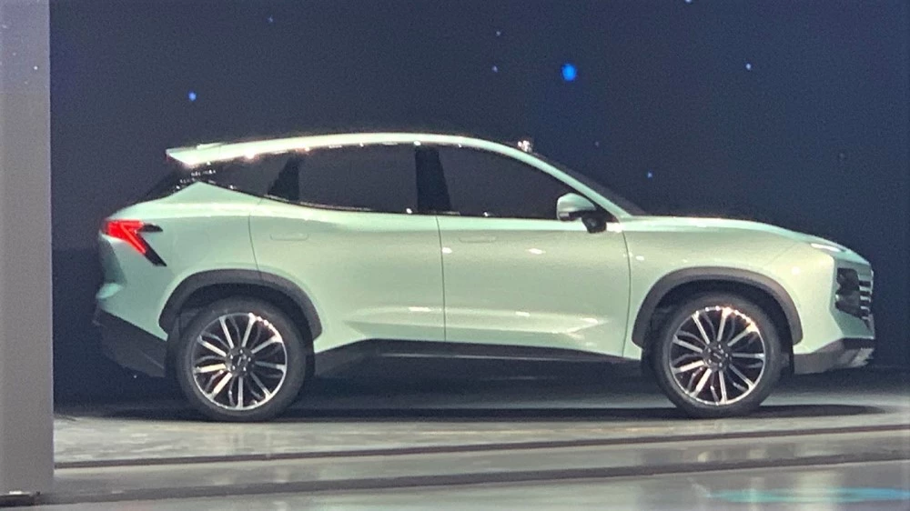 Jetour X-1 сбоку