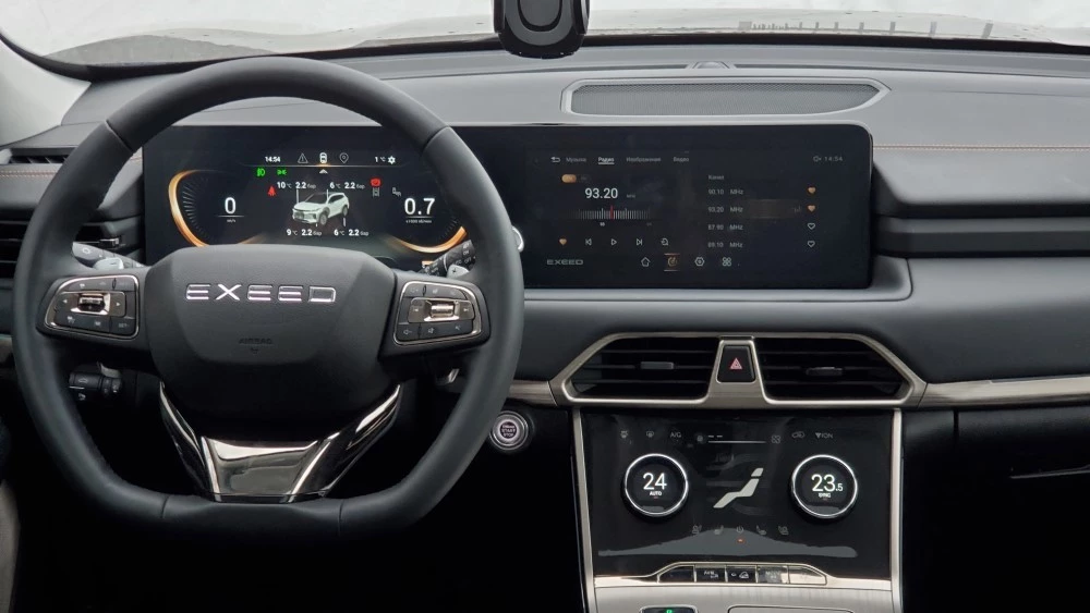 Exeed TXL салон