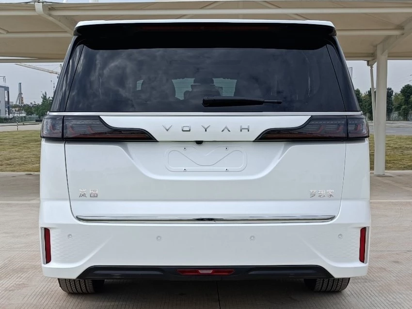 Voyah Dreamer сзади