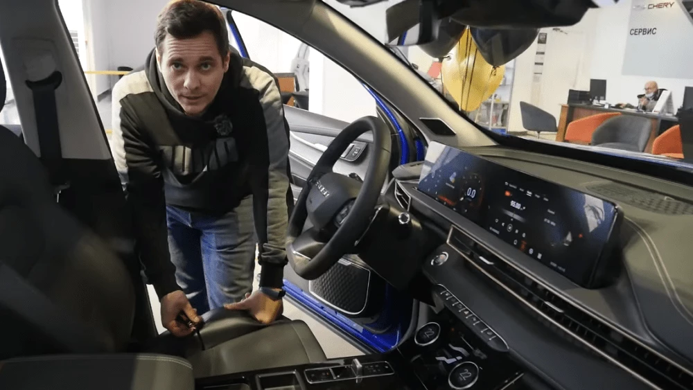 салон exeed LX для России