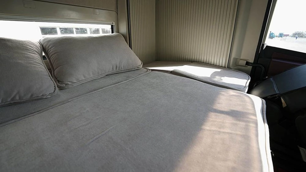 грузовик двойная кровать