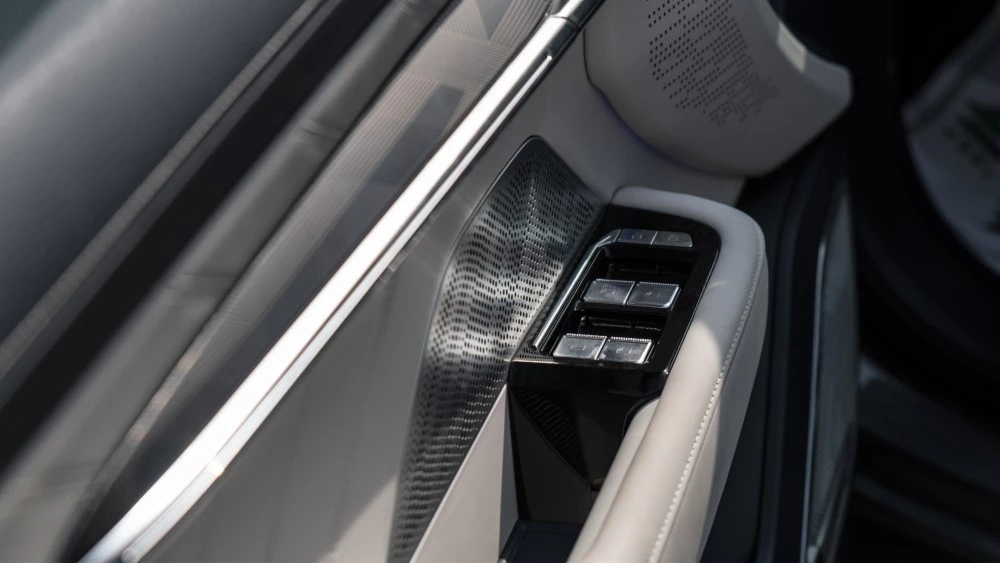 салон zeekr 001 в узбекистане