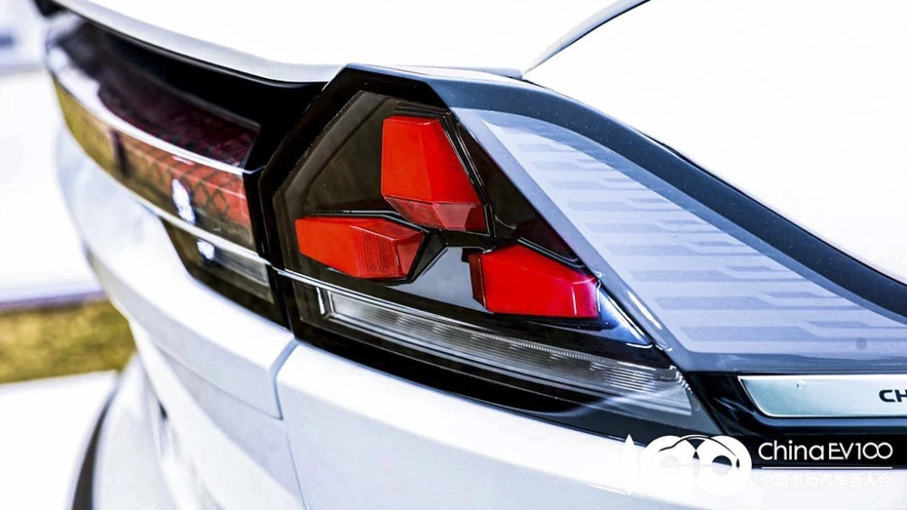 лифтбек Changan C385 фонарь