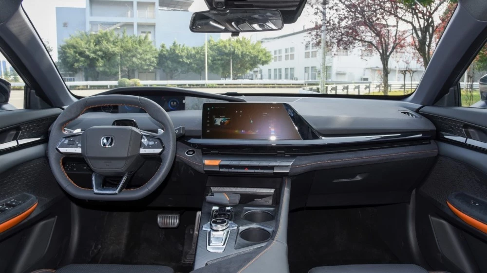 лифтбек Changan uni-v салон