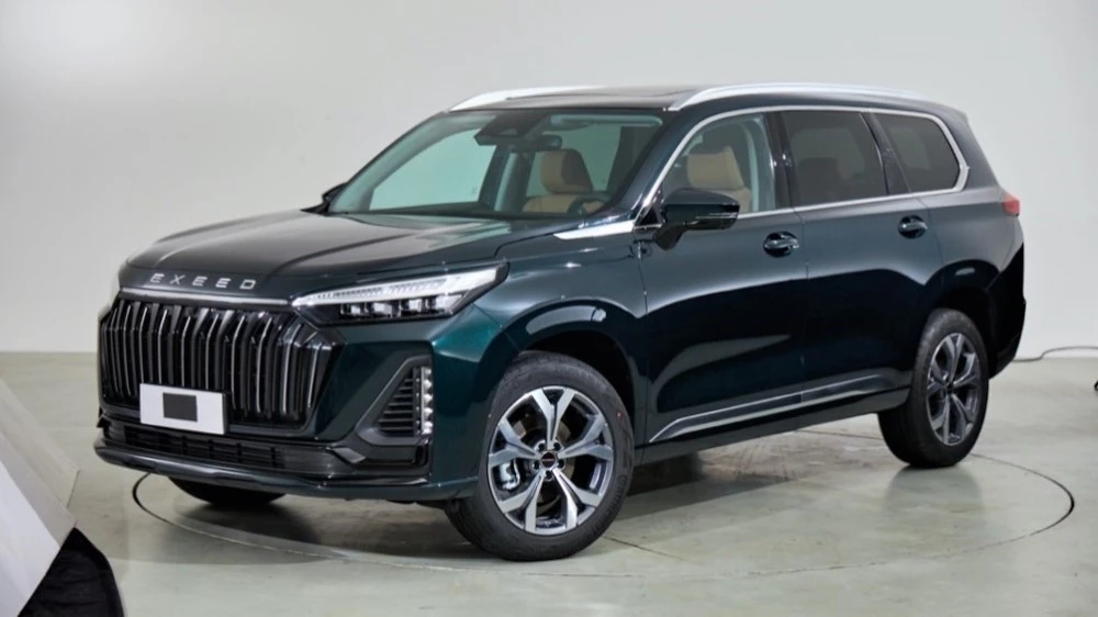 Exeed VX получил более доступную версию. У нее другой дизайн и пятиместный салон пятиместный exeed vx