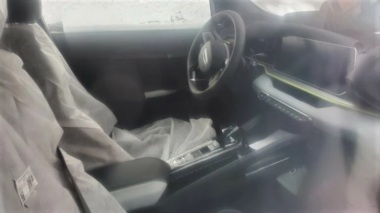 салон нового geely coolray