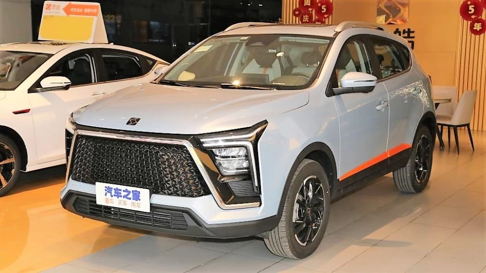 Появились подробности о загадочном кроссовере JAC для России. Он получил спорный дизайн JAC Sehol X6