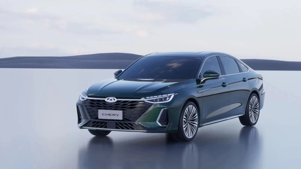 Kia K5 по-китайски? Chery показала еще одну яркую новинку Chery M1E