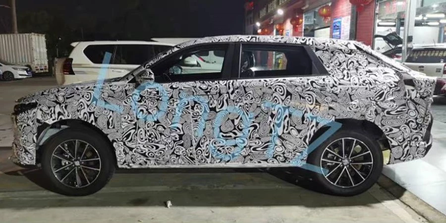 купе-кроссовер exeed stellar сбоку