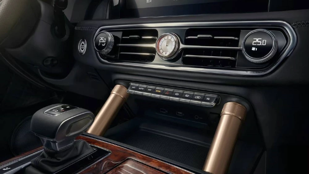 Hongqi LS7 салон