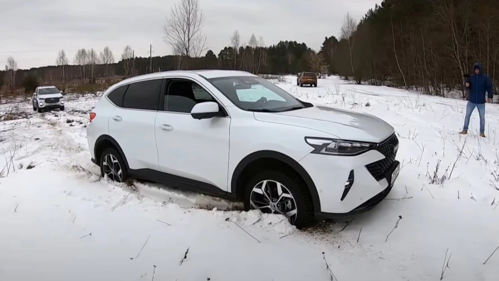 сравнение Chery Tiggo 7 Pro, Haval F7 и Geely Atlas Pro