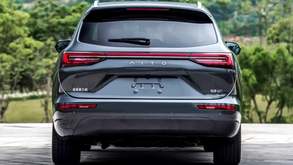 Aito M7 AWD сзади