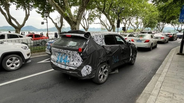 Салон нового Atlas будет похож на Vision Starburst. О чем говорят «шпионские» фото Geely FX11 geely fx11