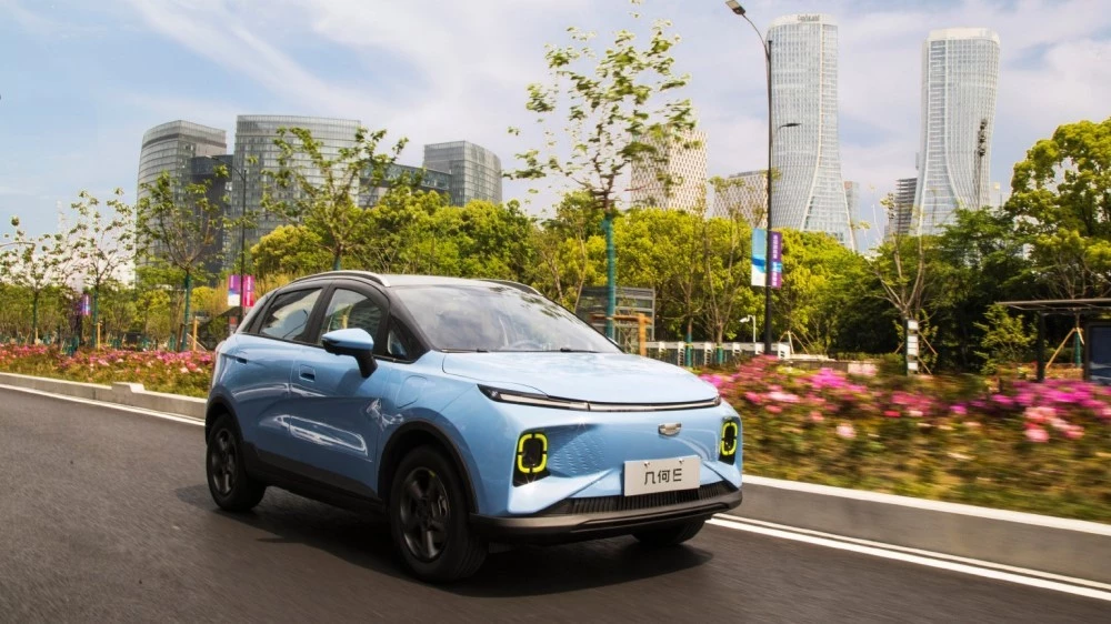 Geely раскрыла «фишки» Geometry E. Кроссовер получит уникальный «Свет вдохновения» geely geometry e