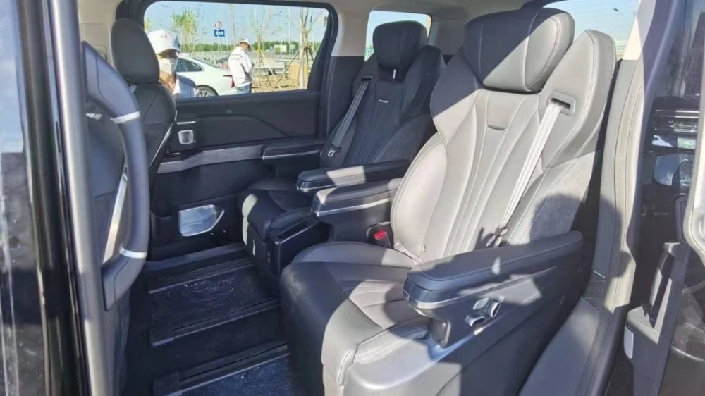 Hongqi HM9 салон