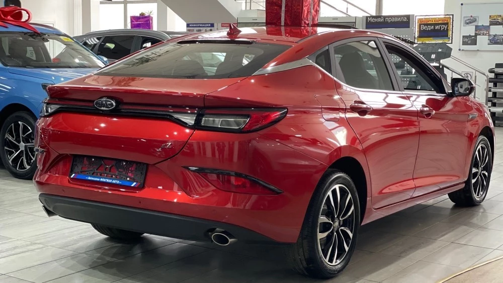 Названы новые цены на автомобили JAC в России. Компания предлагает три модели из пяти Названы новые цены на автомобили JAC в России. Компания предлагает три модели из пяти