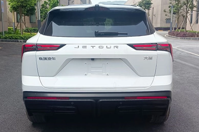 Jetour Dasheng сзади