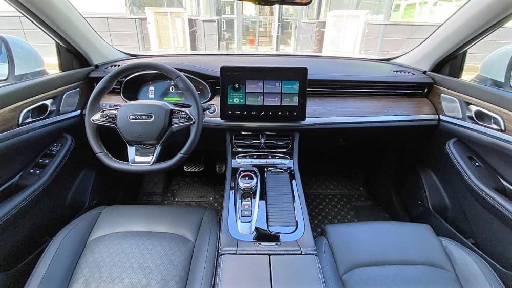 Skywell ET5 салон