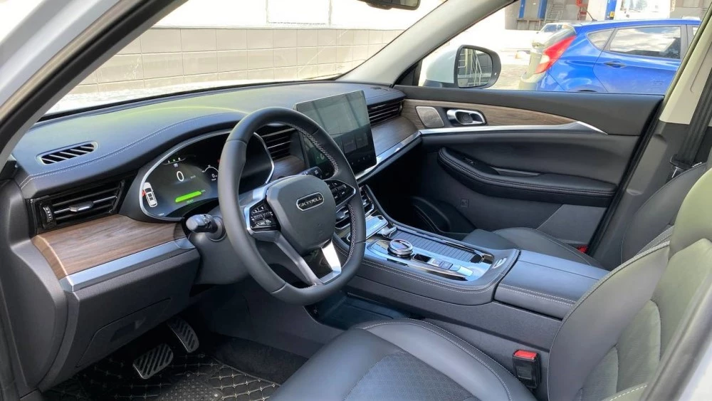 Skywell ET5 первый ряд салона