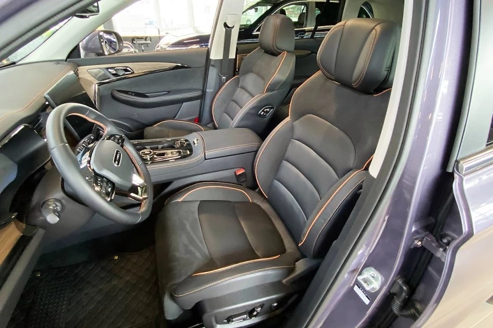 Skywell ET5 первый ряд