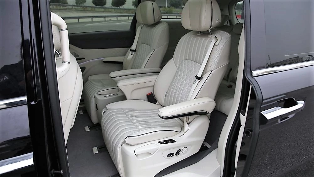 Voyah Dreamer салон второй ряд