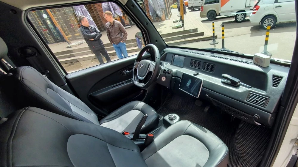 электромобиль WOLV салон