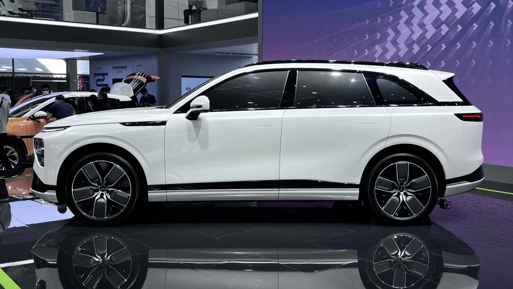 кроссовер Xpeng G9