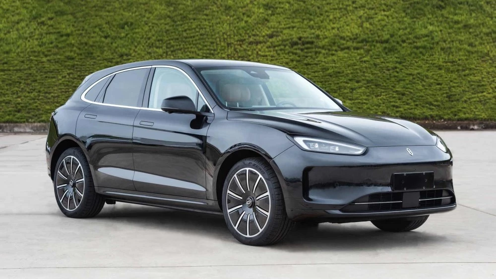 AITO M5e спереди