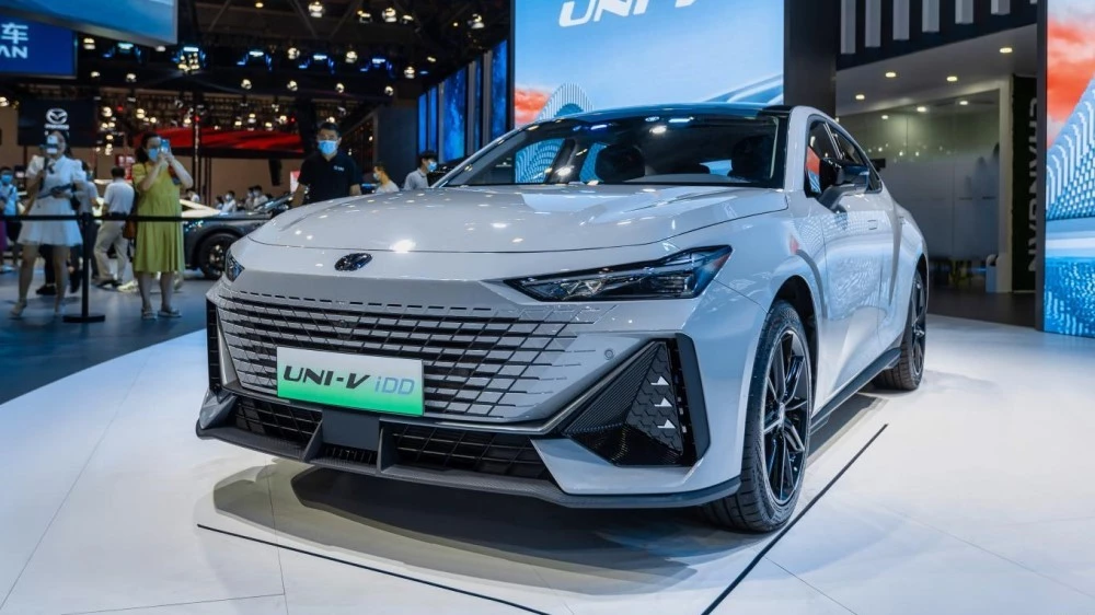 Changan Uni-V iDD спереди