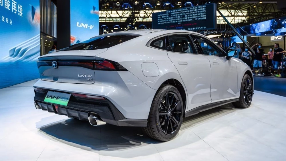 Changan Uni-V iDD сзади