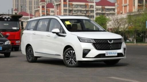 Wuling Jiachen спереди