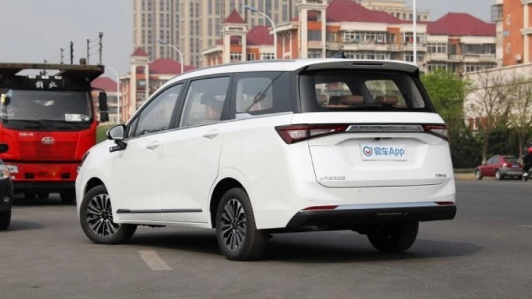 Wuling Jiachen сзади