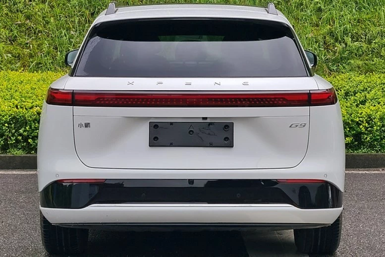 xpeng g9 сзади